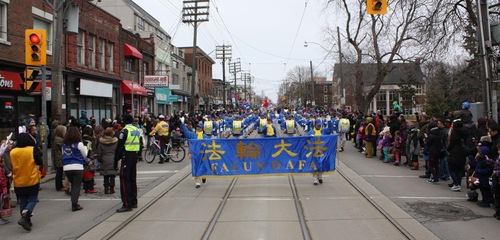Image for article Calurosa recepción para Falun Gong en desfile de Pascuas de Toronto