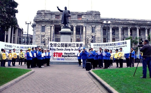 Image for article Más de 50 practicantes de Falun Gong en Nueva Zelanda presentan querellas penales contra Jiang Zemin (Fotos)