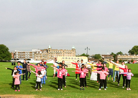 Image for article El campamento de verano de Minghui y la conferencia provee una tierra pura para la joven generación