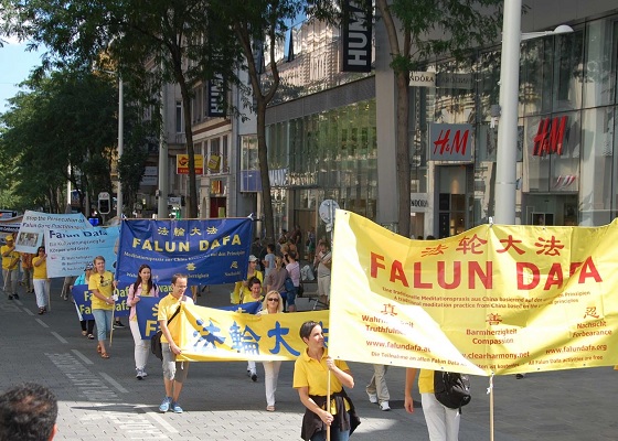Image for article Viena, Austria: Concentración y marcha de protesta por la persecución en China.