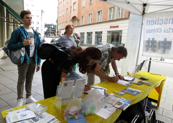 Image for article Múnich, Alemania: Firme apoyo a Falun Gong de gente de todas partes del mundo