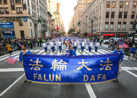 Image for article La belleza de Falun Dafa deslumbró en el desfile del Día de los Veteranos en Nueva York