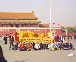 Image for article Desplegando una bandera de 100 metros en Tiananmen hace 16 años