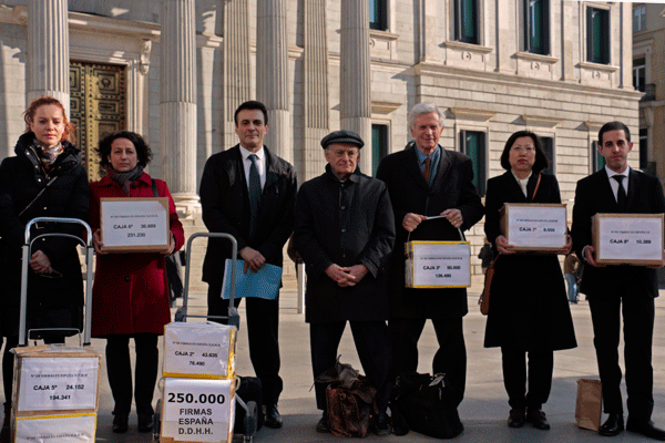 Image for article España: Entregan al Congreso 251.000 firmas de ciudadanos que piden por el fin de la sustracción de órganos en China