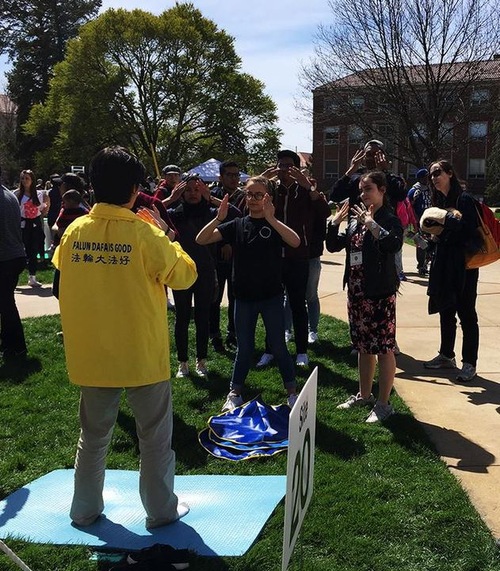 Image for article Falun Gong en los campus universitarios 