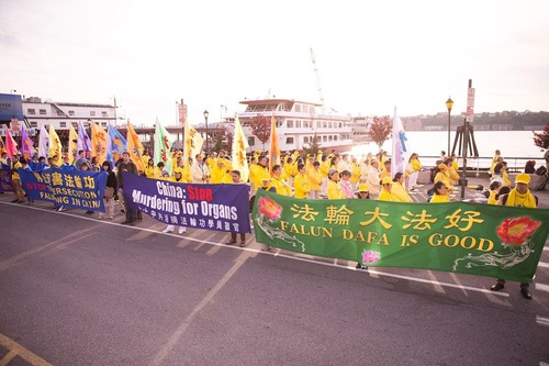 Image for article Nueva York: practicantes de Falun Gong se reúnen cerca del consulado chino para protestar por la persecución en China