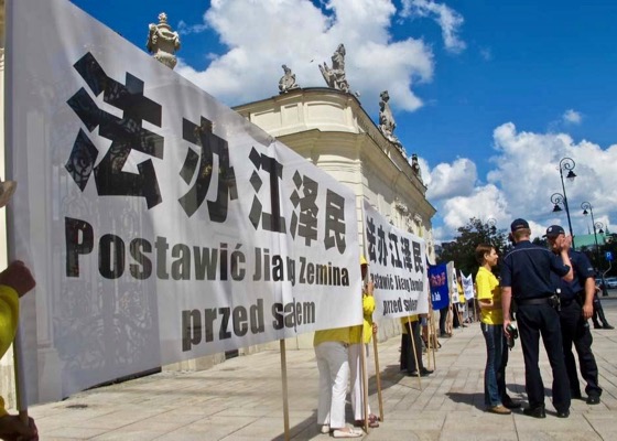Image for article Polonia: Los practicantes de Falun Gong protestan durante la visita del funcionario chino