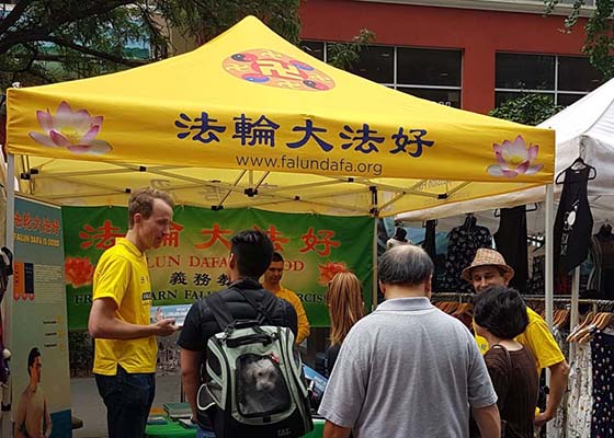 Image for article Neoyorkinos aprenden sobre Falun Dafa en Manhattan en eventos comunitarios
