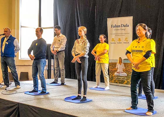 Image for article Estocolmo, Suecia: presentando Falun Dafa en la Expo de Harmoni 
