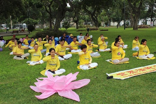 Image for article Celebrando el Día Mundial de Falun Dafa en Kentucky, EE.UU., Perú y Argentina