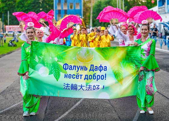 Image for article Espectador de la feria en Arzamas, Rusia: “Espero que todos los jóvenes vengan a aprender esto”