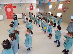 Image for article España: Presentando Falun Dafa en un colegio en Guadalajara 