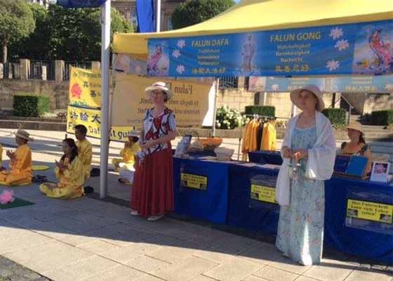 Image for article Alemania: Los beneficios para la salud y la persecución a Falun Dafa se presentan en el Festival de Bayreuth