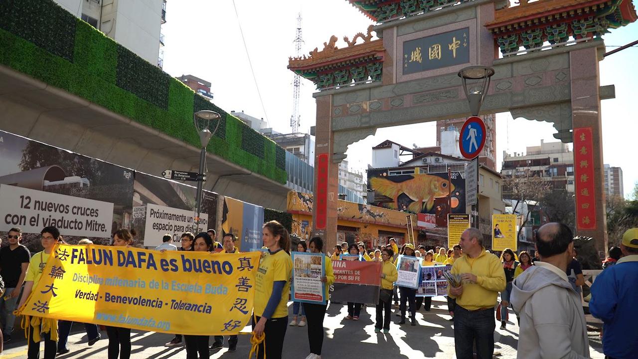 Image for article ​Generando conciencia sobre la persecución y dando a conocer Falun Dafa en Buenos Aires
