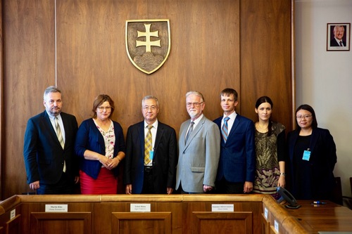 Image for article Eslovaquia: Diputados del Consejo Nacional se reúnen con investigador de la sustracción forzada de órganos en China