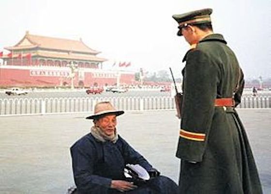 Image for article Cuando se convierte en delito que los ancianos lean los libros de Falun Dafa juntos 