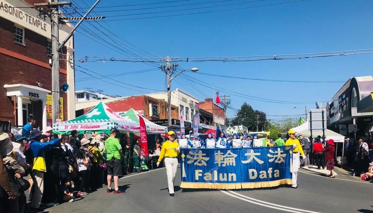 Image for article Australia: Presentando a Falun Dafa en el Festival Granny Smith