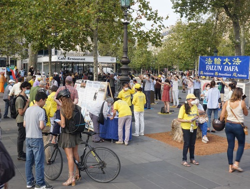 Image for article ​Francia: residentes y turistas rechazan la persecución en las actividades realizadas en todo París