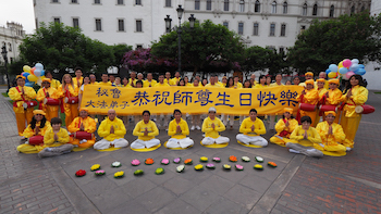 Image for article ​Perú: Los practicantes celebran el Día Mundial de Falun Dafa  y desean al Venerado Shifu un Feliz Cumpleaños