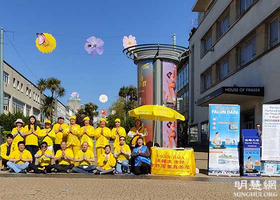 Image for article Reino Unido: Practicantes de Falun Dafa realizan actos en dos ciudades durante la cumbre del G7 para informar a la gente sobre la persecución del PCCh en China