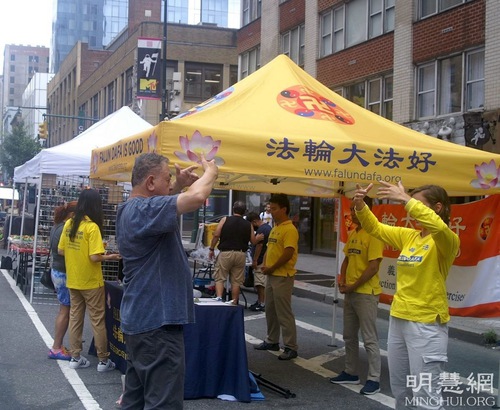 Image for article ​Nueva York: practicantes presentan Falun Dafa en los festivales callejeros de Manhattan