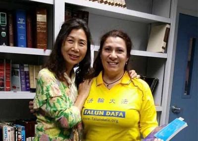 Image for article ​Una profesora de escuela con Covid-19 se pone en contacto con un practicante de Falun Dafa para pedirle ayuda
