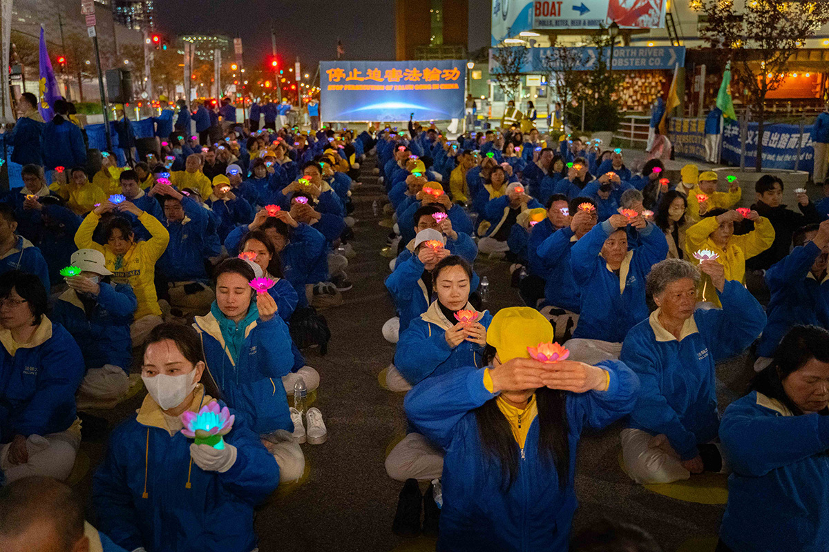 Image for article Nueva York: una vigilia con velas conmemora la Apelación Pacífica del 25 de Abril
