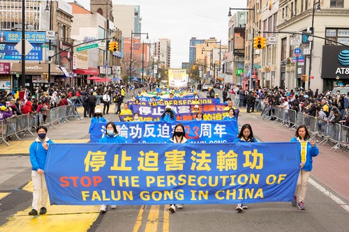 Image for article ​Nueva York: El desfile conmemora la apelación pacífica en China hace 23 años