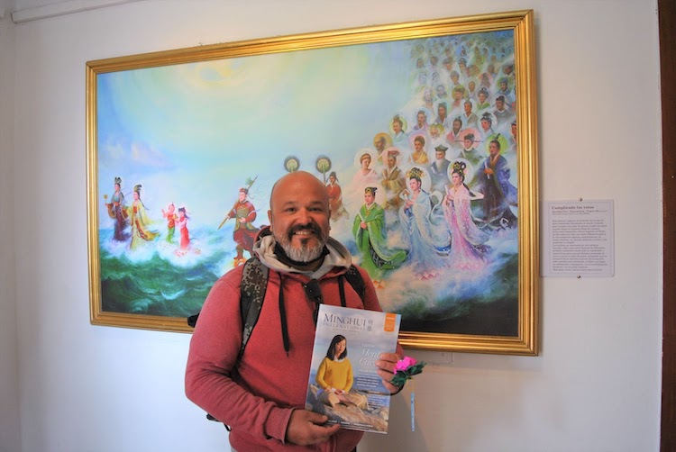 Image for article Argentina: La Exposición Internacional «El Arte de Zhen Shan Ren» conmueve los corazones de la gente en la ciudad turística de Bariloche