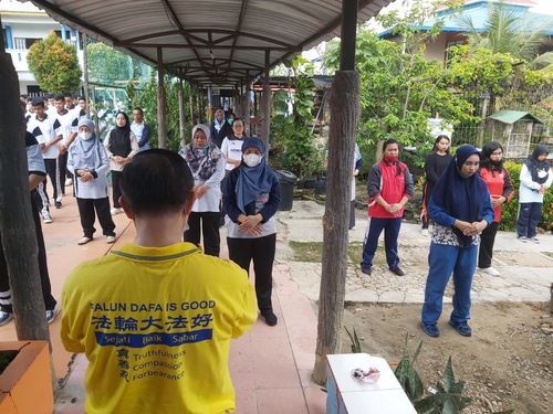 Image for article Batam, Indonesia: dando a conocer Falun Dafa a miles de estudiantes