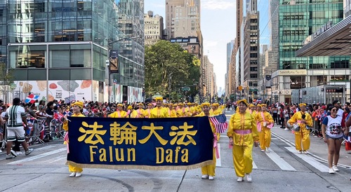 Image for article Ciudad de Nueva York: practicantes de Falun Dafa son invitados a participar en el Desfile del Día Dominicano