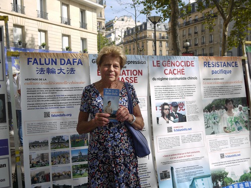 Image for article ​París, Francia: Aumentar la conciencia a favor de Falun Dafa con el apoyo de la gente