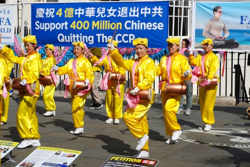 Image for article ​Londres, Reino Unido: Manifestación para celebrar que 400 millones de personas renunciaron al Partido Comunista Chino