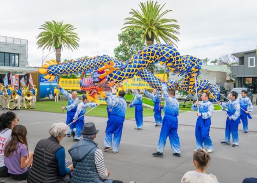 Image for article Tarunga, Nueva Zelanda: Los residentes expresaron la importancia de Verdad-Benevolencia-Tolerancia en el Desfile y la manifestación pacífica