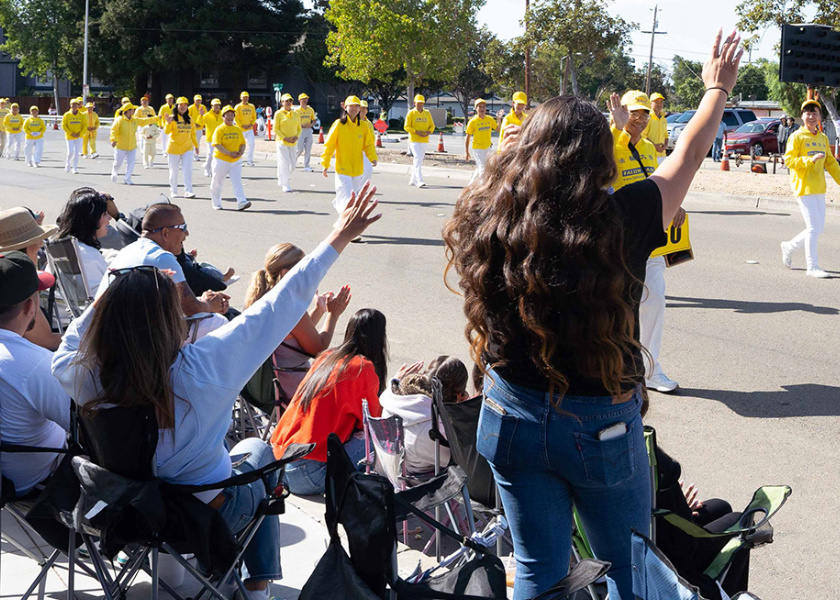 Image for article ​Newark, California: los espectadores del desfile dan la bienvenida a los practicantes de Falun Dafa