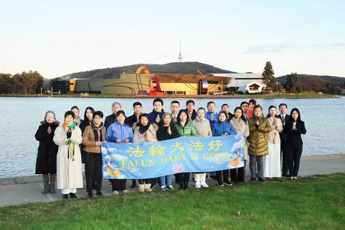 Image for article ​Canberra, Australia: Los practicantes de Falun Gong desean al Maestro Li un feliz Festival de Medio Otoño