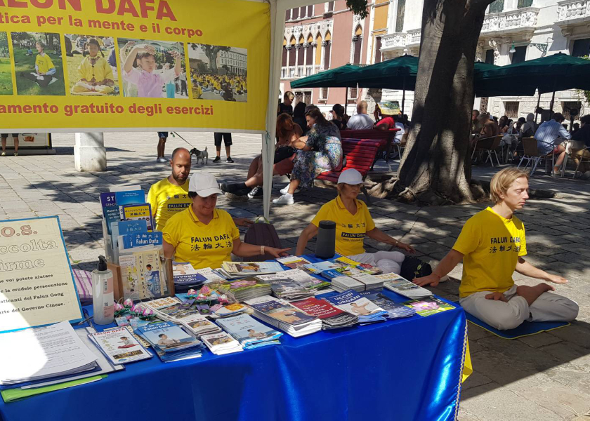 Image for article Italia: difundiendo Falun Dafa en Roma y Venecia
