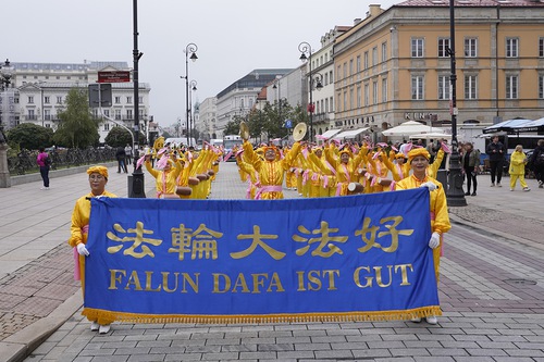 Image for article Polonia: Más de mil practicantes de Falun Dafa desfilan en Varsovia