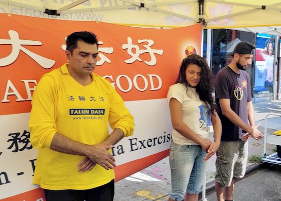 Image for article ​Nueva York: Presentación de Falun Dafa en la Feria de Austin Street en Queens