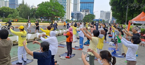 Image for article Yakarta, Indonesia: presentación de Falun Dafa en el Día sin Auto