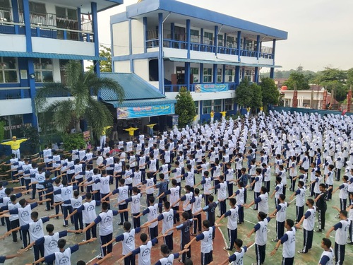 Image for article Indonesia: Presentación de Falun Dafa a los estudiantes y personal de la escuela secundaria