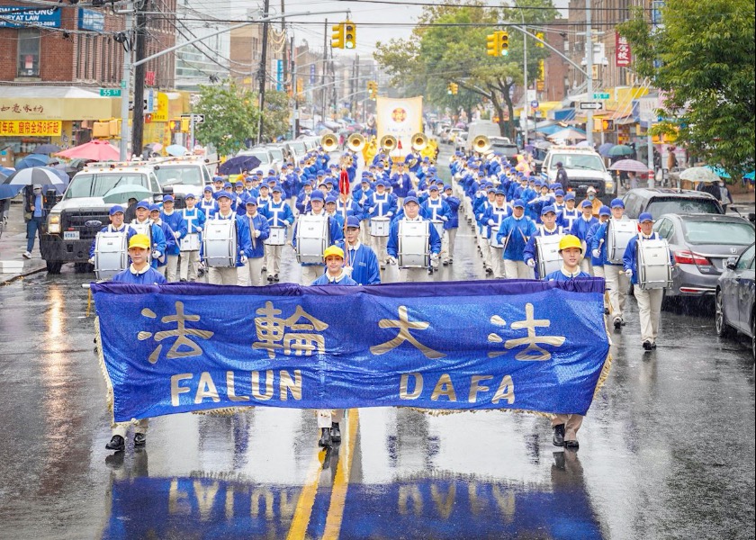 Image for article Nueva York: Un gran desfile en medio de la lluvia genera conciencia sobre la persecución en curso en China