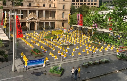 Image for article ​Sídney, Australia: Los ejercicios en grupo de Falun Dafa atraen la atención de los transeúntes