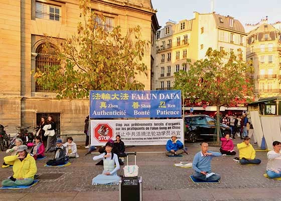 Image for article ​París, Francia: La gente respeta a los practicantes por concienciar sobre la persecución