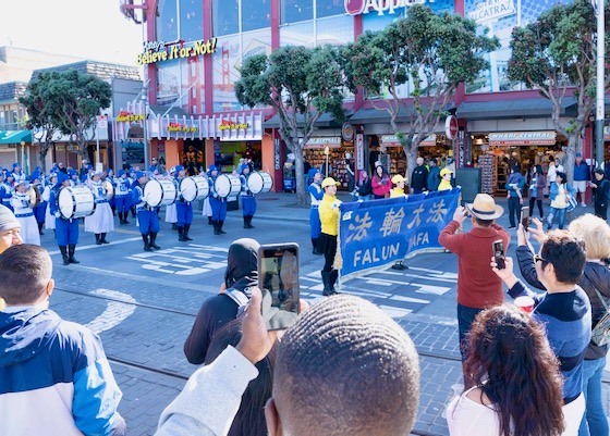 Image for article ​California: desfile del Día de los Veteranos de San Francisco da la bienvenida a los practicantes de Falun Dafa