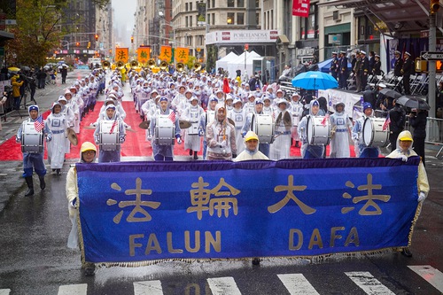 Image for article Manhattan: Falun Dafa participa en el Desfile del Día de los Veteranos de la ciudad de Nueva York