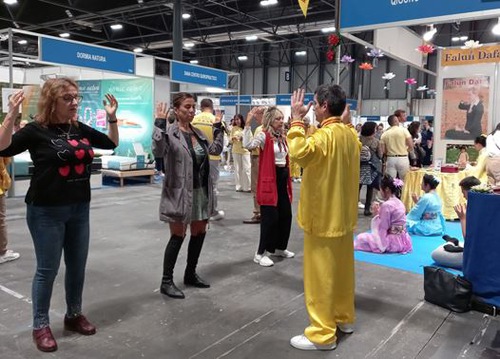 Image for article España: Los visitantes resuenan con los principios de Falun Dafa en BioCultura Madrid 2022