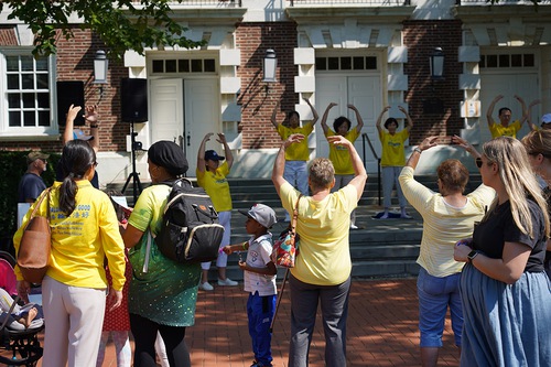 Image for article Universidad de Delaware: Asistentes de evento comunitario experimentaron la tranquilidad de Falun Dafa