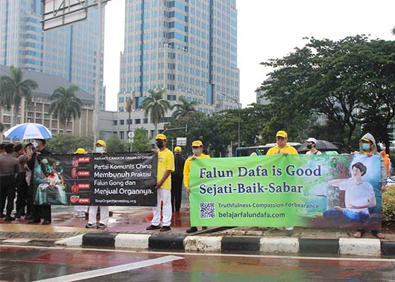 Image for article ​Practicantes en Yakarta celebraron una concentración para pedir el fin de la persecución en China