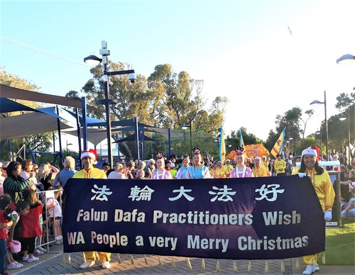 Image for article Australia Occidental: Falun Dafa gana el primer premio en el desfile navideño de Mandurah